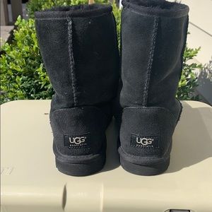 Classic short UGG boots